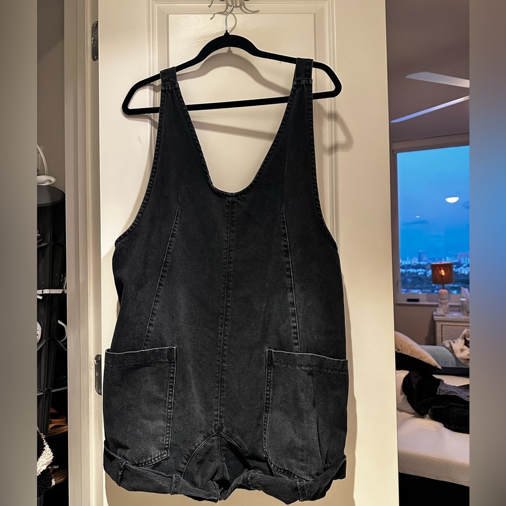 We The Free People high roller short all black overalls Medium M